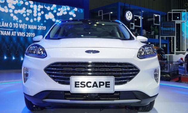 dau-xe-danh-gia-xe-ford-escape-2020-2021-gia-ban-xe-ford-escape-bao-nhieu