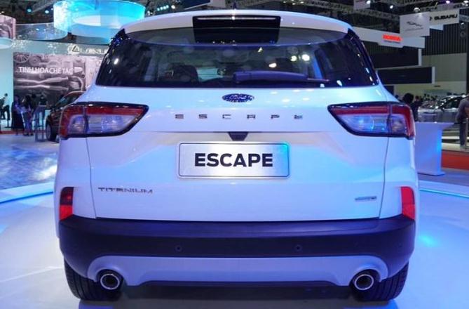 duoi-xe-danh-gia-xe-ford-escape-2020-2021-gia-ban-xe-ford-escape-bao-nhieu
