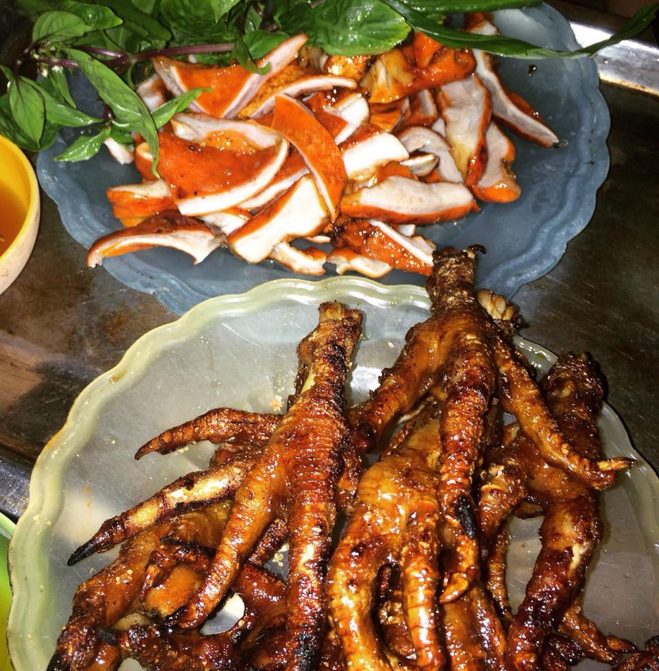 Chân gà nướng Thụy Khuê - quán chân gà nướng ngon ở Hà Nội nổi tiếng