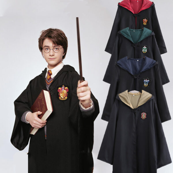 Hình ảnh Harry Potter và những trang phục ma thuật