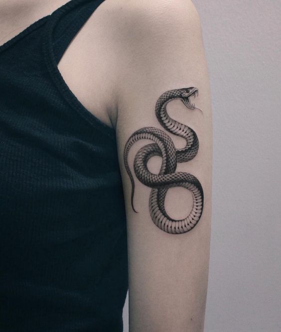 Kiểu tattoo rắn nhỏ xinh và cá tính cho nữ