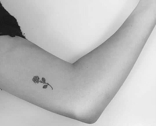 Tattoo hoa hồng nhỏ