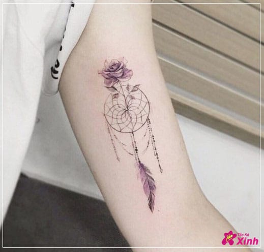 Tattoo đẹp ở bắp tay cho nữ