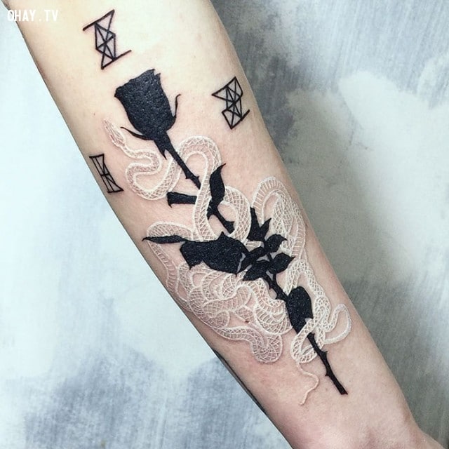 Tattoo rắn và hoa hồng 3d cực đẹp