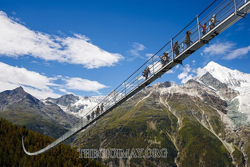 cầu treo dài nhất thế giới