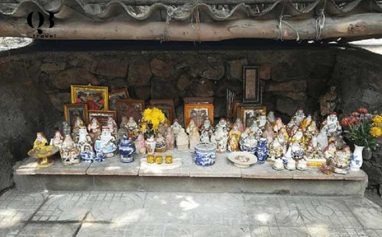 Các pho tượng ở chùa Quan Âm Tự