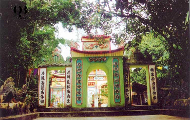 Cổng Tam Quan chùa Quan Âm Tự