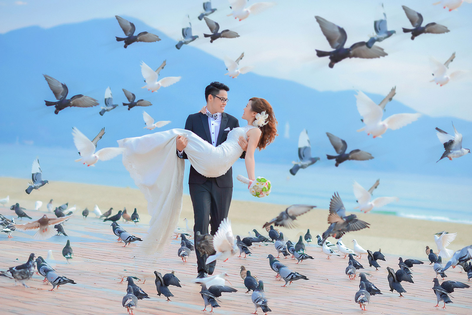 Công viên Biển Đông - địa điểm chụp ảnh cưới lãng mạn với hàng trăm chú chim bồ câu