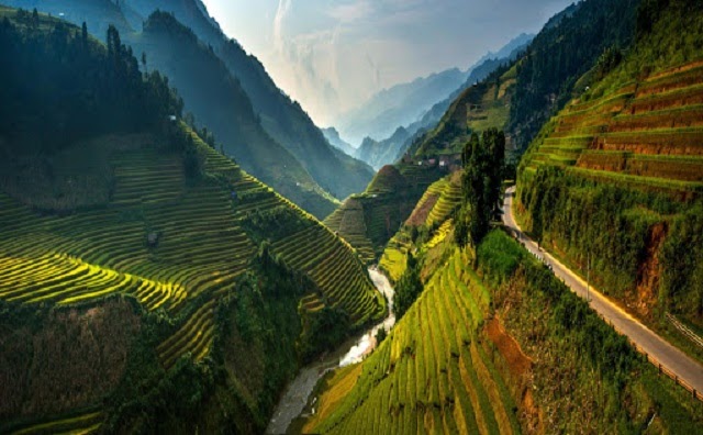 Đèo Khau Phạ là một trong những cung đường đèo đẹp và hiểm trở bậc nhất ở Tây Bắc