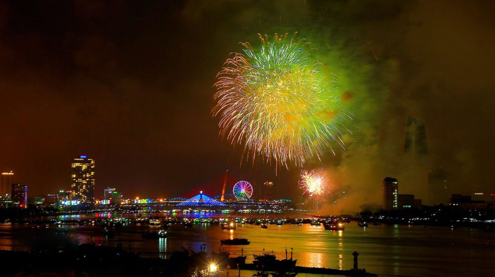 Hình ảnh pháo hoa trên sông Hàn Đà nẵng