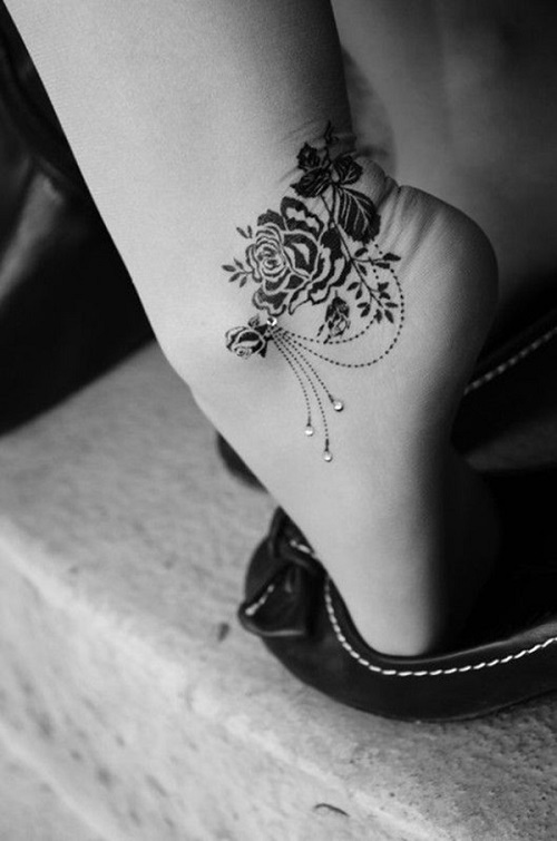 hình xăm bông hồng ở cổ chân