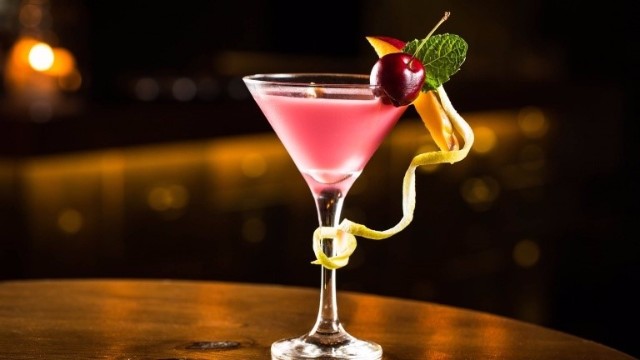 martini là cocktail lâu đời nhất