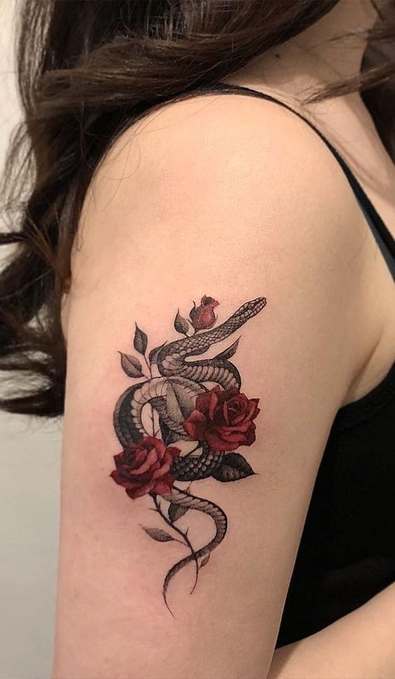 mẫu tattoo hình con rắn quấn hoa hồng ở cánh tay cho con gái