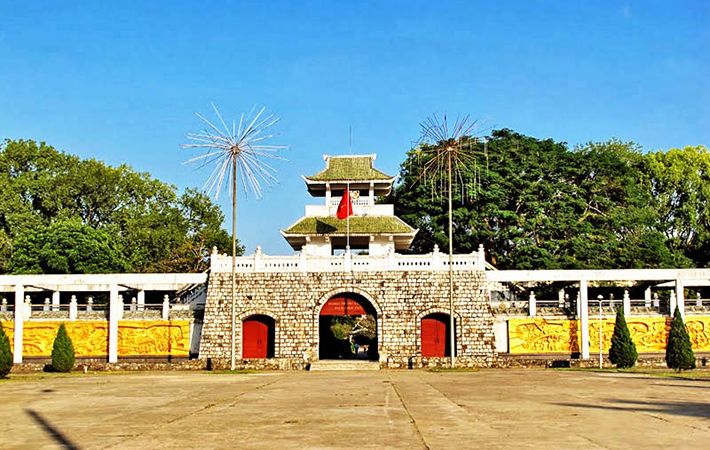 Nghĩa trang liệt sĩ đồi A1 - Điểm du lịch hấp dẫn Điện Biên