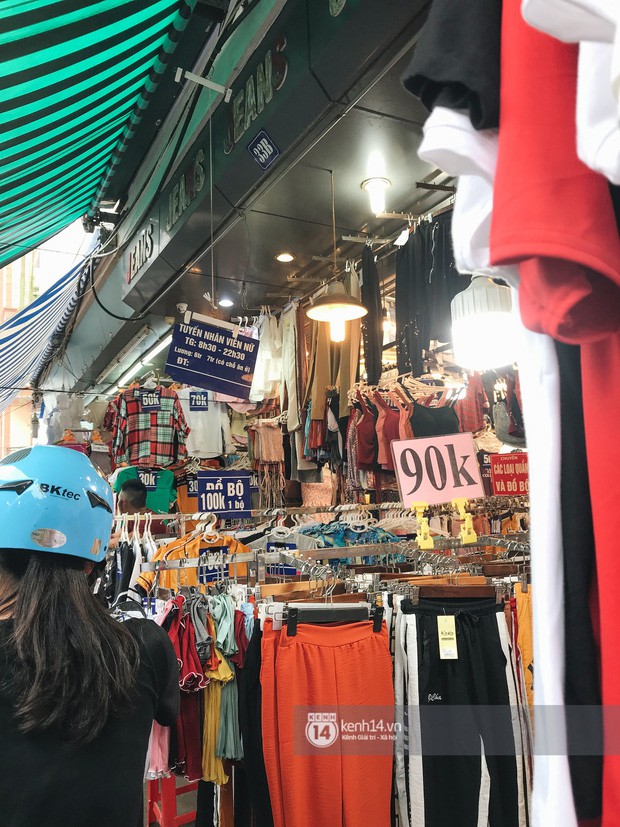 Khám phá chợ Nhà Xanh nổi tiếng nhất nhì giới sinh viên Hà Nội: Đi 5 bước 15 tiếng chửi, xem đồ mà không mua coi chừng ăn đánh nghe chưa! - Ảnh 2.