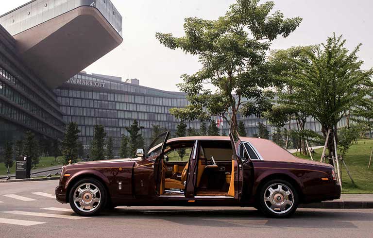 Rolls-Royce Phantom Lửa Thiêng 