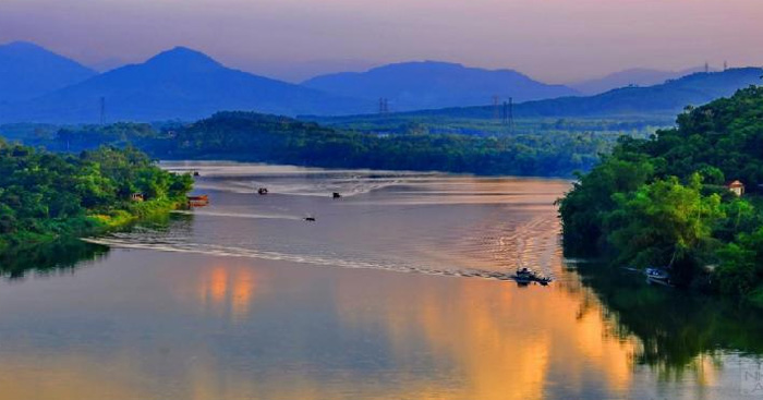 Phân tích vẻ đẹp sông Hương (12 mẫu)